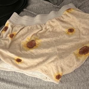 Size m sunflower shorts with pockets